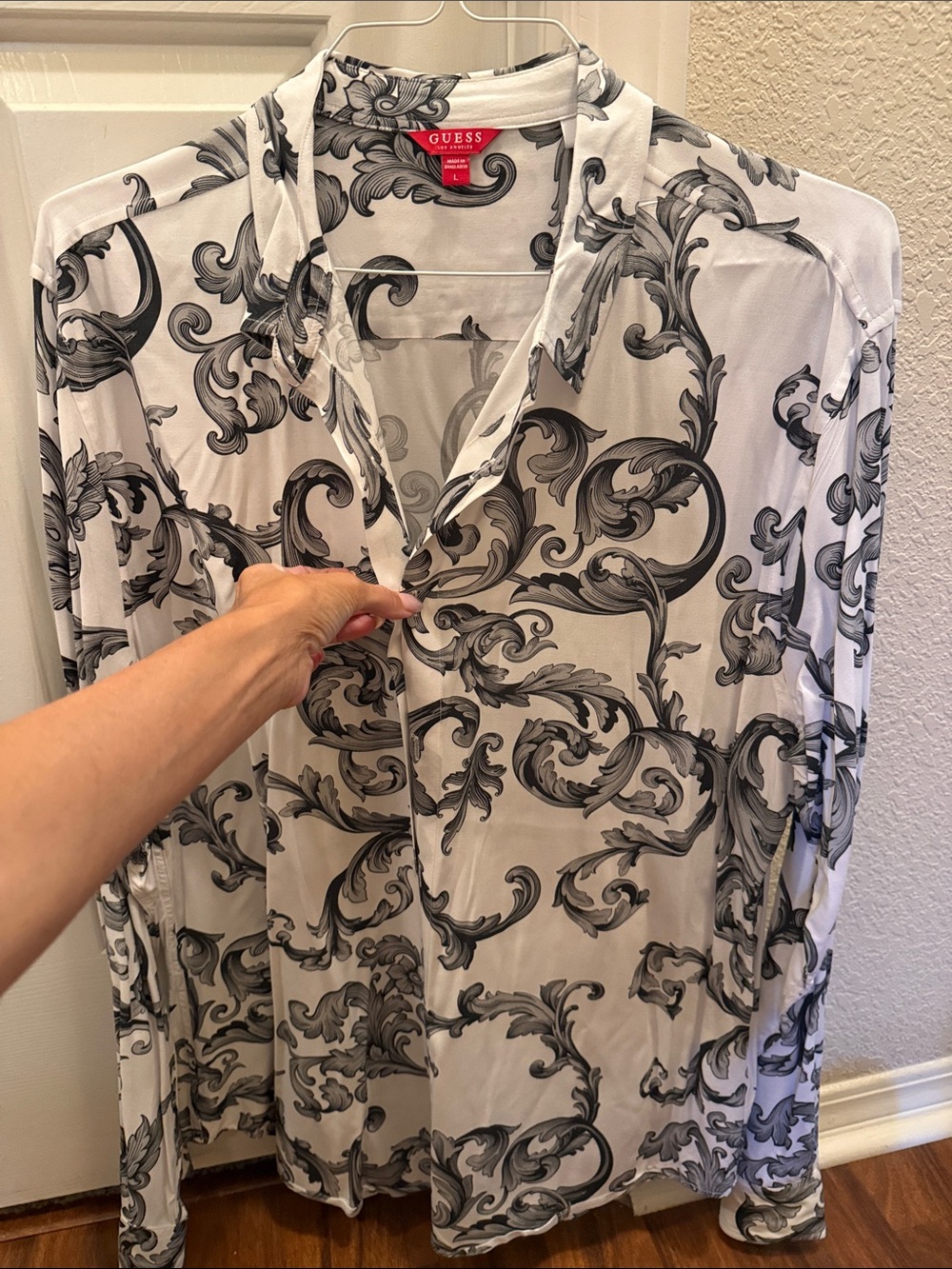 GUESS White Shirt with Black Baroque Scroll Print - Picture 4 of 7